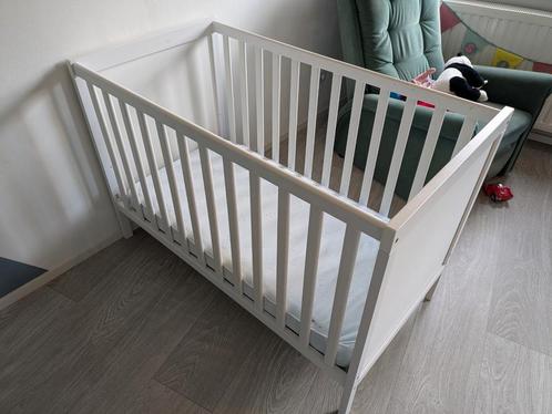 Sundvik ledikant wit, Kinderen en Baby's, Babywiegjes en Ledikanten, Zo goed als nieuw, Ledikant, Ophalen