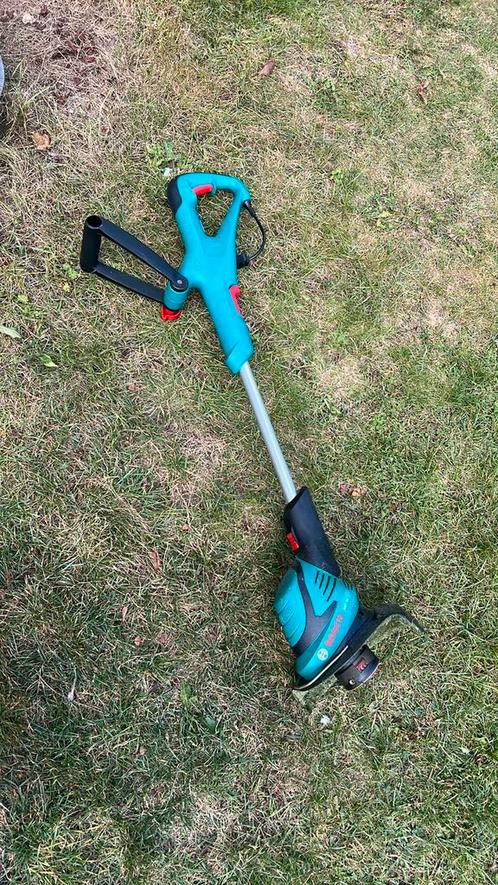 BOSCH gras trimmer - MOET WEG, Tuin en Terras, Grastrimmers, Zo goed als nieuw, Elektrisch, 10 tot 30 cm, Ophalen