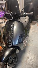 Vespa Sprint E4 brom hele mooie kleur, Fietsen en Brommers, Scooters | Vespa, Ophalen, Overige modellen, Maximaal 45 km/u, Zo goed als nieuw