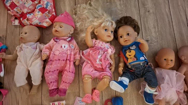 4 Baby Born poppen met kleding en accessoires, Kinderen en Baby's, Speelgoed | Poppen, Gebruikt, Babypop, Ophalen of Verzenden