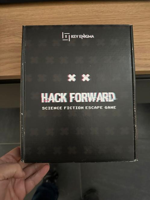 Hack forward - escape room / detective (Eng), Hobby en Vrije tijd, Gezelschapsspellen | Overige, Zo goed als nieuw, Een of twee spelers