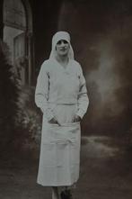frankrijk  fotokaart  1910 zuster verpleegster rode kruis, Ophalen, Voor 1920, Ongelopen, Sterren en Beroemdheden