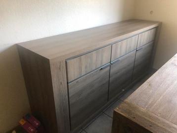 Dressoir beschikbaar voor biedingen