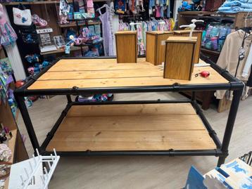 Prachtige industriële eettafel 90 cm bij 160 cm beschikbaar voor biedingen
