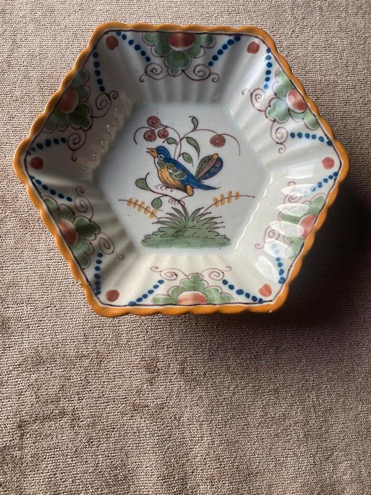 Antiek Makkum Schotel met Vogel, Antiek en Kunst, Antiek | Schalen, Ophalen of Verzenden