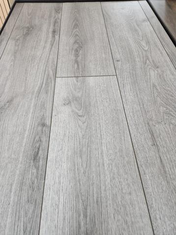 Laminaat Premium Prestige Grijs Eiken nu € 18,95 per m² beschikbaar voor biedingen