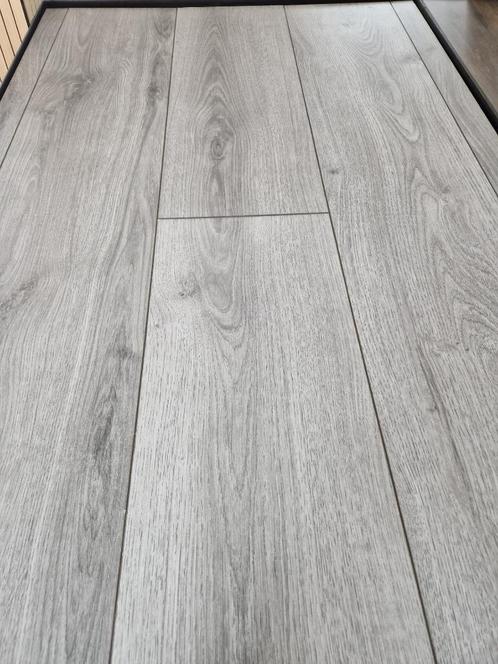 Laminaat Premium Prestige Grijs Eiken nu € 18,95 per m², Huis en Inrichting, Stoffering | Vloerbedekking, Nieuw, Laminaat, Grijs
