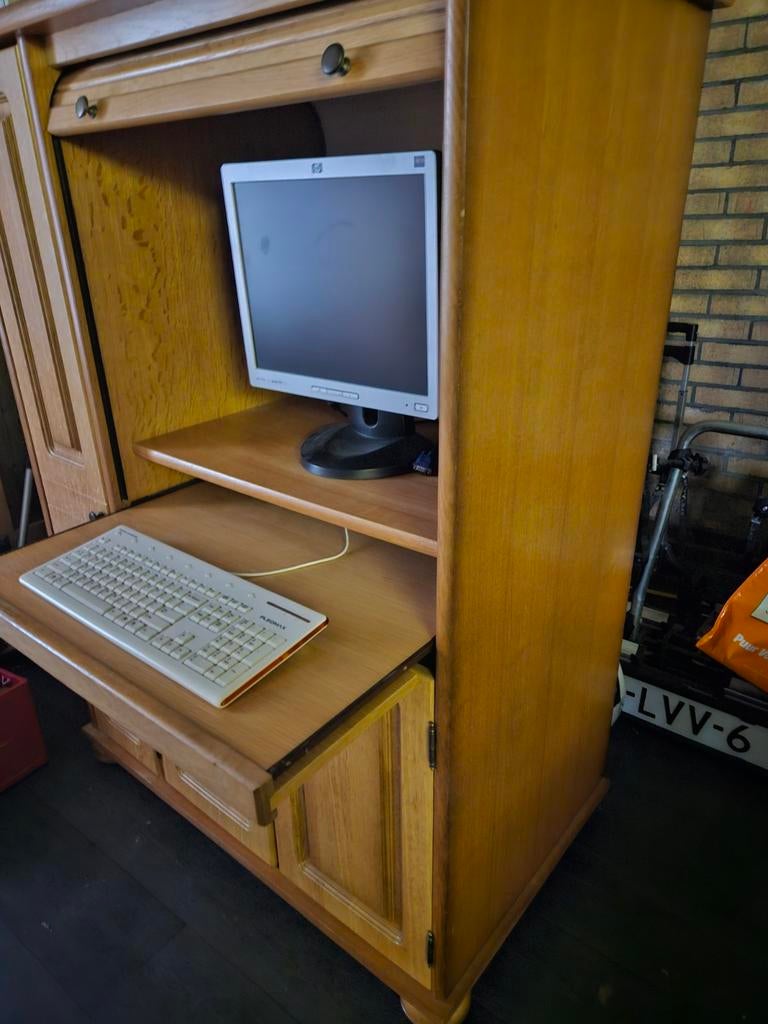 Pc/ bureaukast.  Ziet er mooi uit2, Huis en Inrichting, Kasten | Computermeubels, Ophalen of Verzenden, Zo goed als nieuw, 120 tot 170 cm