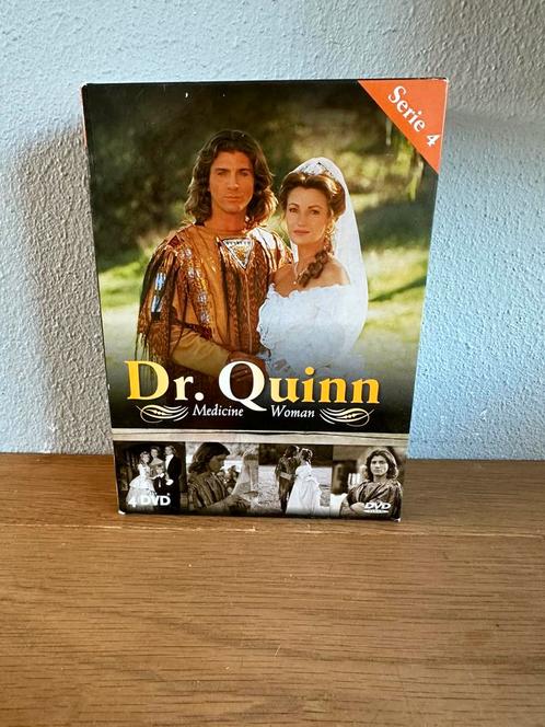 Dr.Quinn Medicine Woman - Serie 4 dvd box NL uitgave ZGAN, Cd's en Dvd's, Dvd's | Tv en Series, Zo goed als nieuw, Verzenden