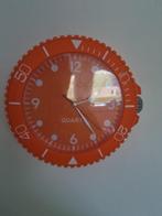 Een oranje wandklok, leuk voor op de kinderkamer, Ophalen of Verzenden, Gebruikt