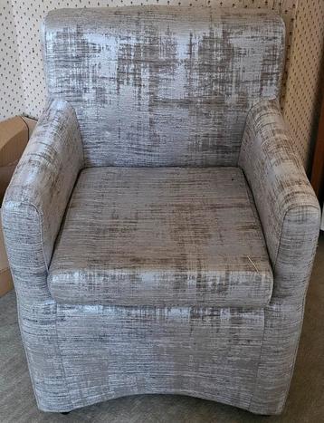 Prachtig zilver glimmend fauteuil  beschikbaar voor biedingen