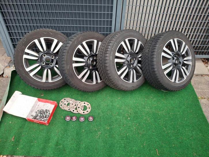 Fiat 500 Winterbanden op Velg + Spoorverbreders, Auto diversen, Overige Auto diversen, Ophalen