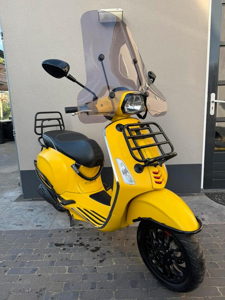 ⭐️Vespa sprint 2017 Snor 8925 kilometer Carburateur⭐️, Fietsen en Brommers, Scooters | Vespa, Zo goed als nieuw, Benzine, Ophalen