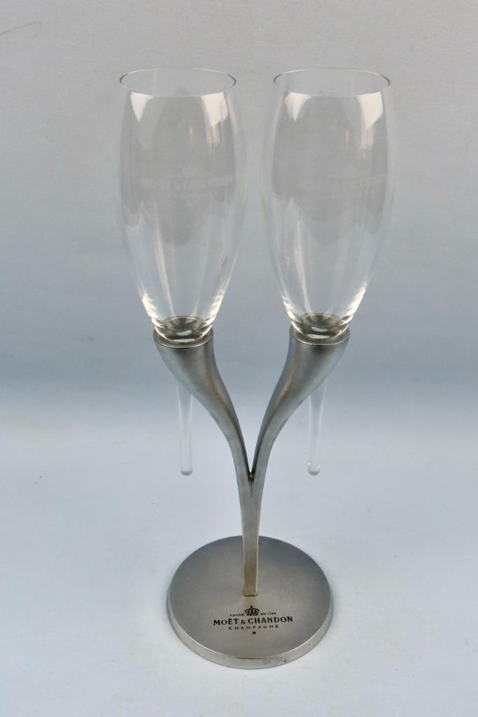 Moët & Chandon - twee champageglazen in standaard - design, Verzamelen, Glas en Borrelglaasjes, Zo goed als nieuw, Overige typen
