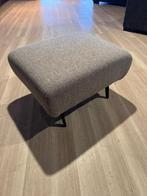 Hocker voetenbank grijs stof nieuw zwarte poot, Ophalen, 125 cm of meer, Nieuw, Stof