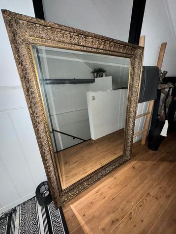 Zeer mooie facet geslepen spiegel met bewerkte houten rand  beschikbaar voor biedingen