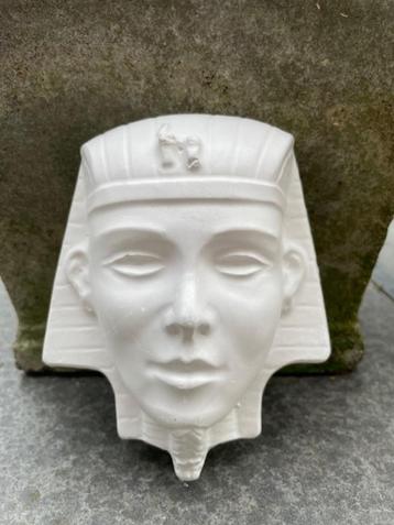 Wit beeld van gips. Farao / Sphinx / Toetanchamon King Tut. beschikbaar voor biedingen
