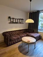 Chesterfield - Bruine suèdine hoekslaapbank 5 zitplaatsen, Huis en Inrichting, Banken | Bankstellen, Ophalen, Zo goed als nieuw