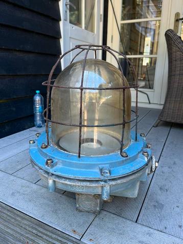 Zeldzame industriele lampen beschikbaar voor biedingen