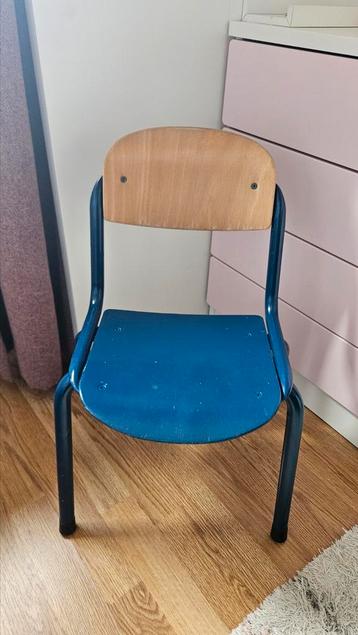 Schoolstoeltje beschikbaar voor biedingen