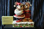 4027934 Disney Traditions Mickey & Minnie - Holiday Duet, Verzamelen, Ophalen of Verzenden, Mickey Mouse, Zo goed als nieuw, Beeldje of Figuurtje