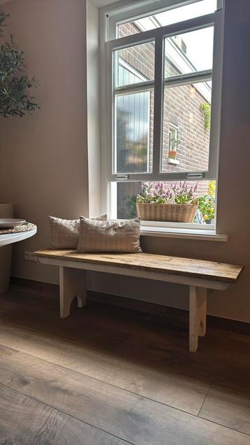 Landelijk houten bankje/sidetable  beschikbaar voor biedingen