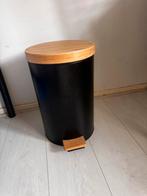 Zwarte prullenbak met houten deksel, Ophalen, Met pedaal, Zo goed als nieuw, Minder dan 10 liter