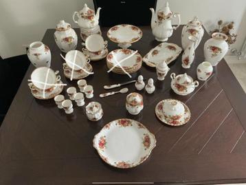 Royal Albert “ Old Country Rose “ serviesdelen  beschikbaar voor biedingen