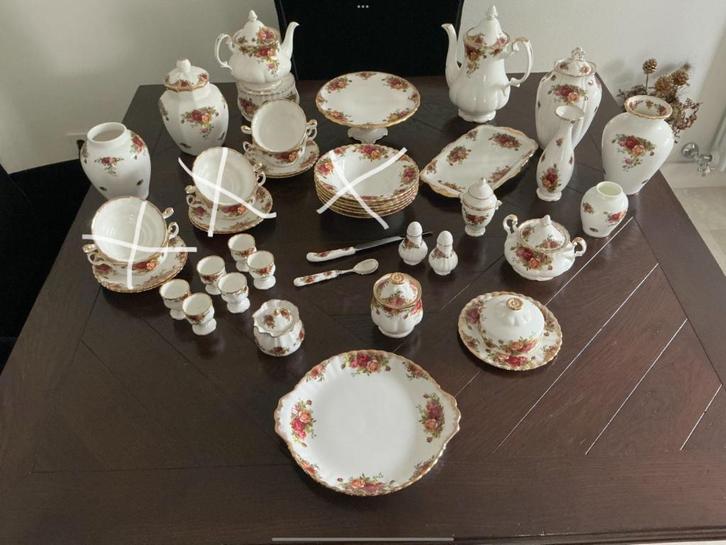 Royal Albert “ Old Country Rose “ serviesdelen, Huis en Inrichting, Keuken | Servies, Zo goed als nieuw, Compleet servies, Overige stijlen