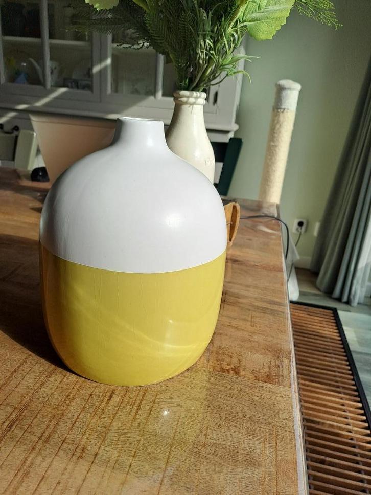 VT Wonen Multi Color Porseleinen Vaas in Wit / Mostert ZGAN, Huis en Inrichting, Woonaccessoires | Vazen, Zo goed als nieuw, Geel
