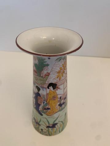 antieke vaas Victoria Chinoiserie beschikbaar voor biedingen