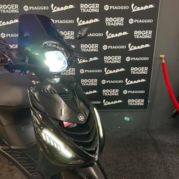 Piaggio Zip 50 Brom 4T E4 Glans zwart 2020 nieuw! 2.022km beschikbaar voor biedingen