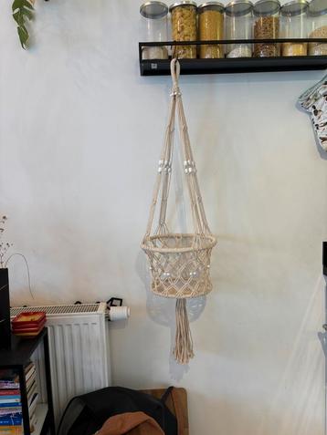 Mooie macrame plantenhanger beschikbaar voor biedingen
