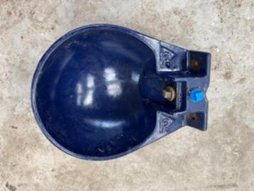 drinkbak blauw beschikbaar voor biedingen