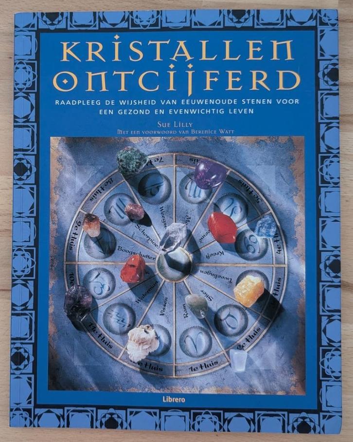 Boek Kristallen ontcijferd - Sue Lilly, Boeken, Esoterie en Spiritualiteit, Zo goed als nieuw, Achtergrond en Informatie, Spiritualiteit algemeen