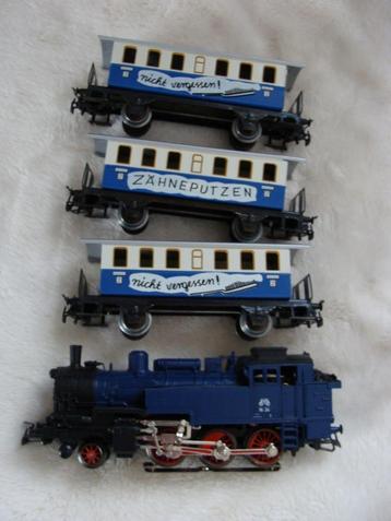 STOOMLOC MET 3 X WAGONs BLOUW beschikbaar voor biedingen