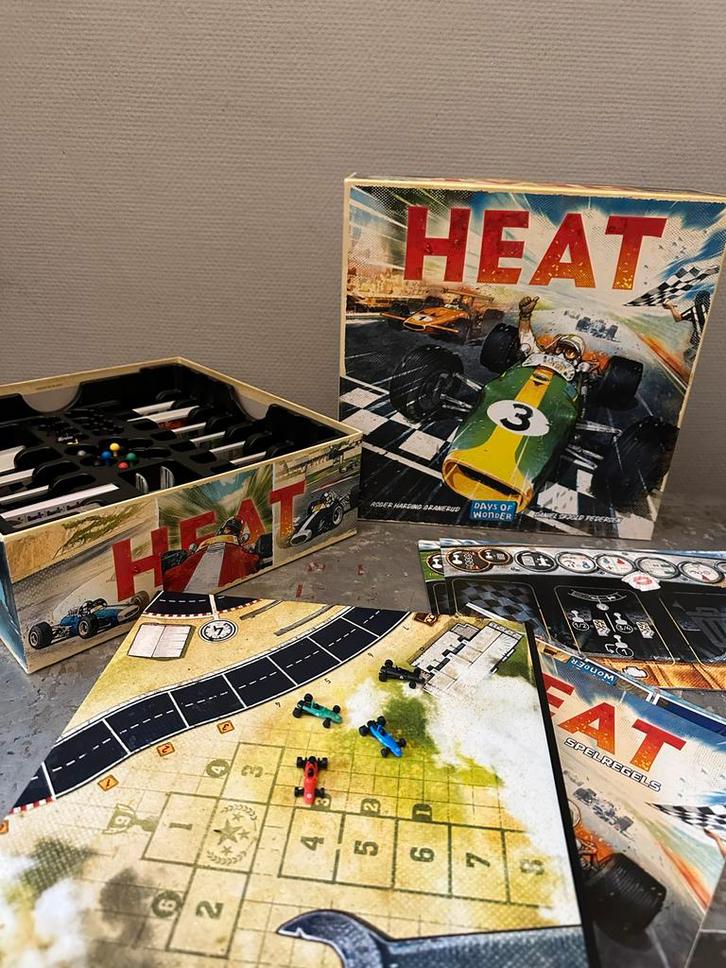 Heat Bordspel - Nederlandse Spelregels, Hobby en Vrije tijd, Gezelschapsspellen | Bordspellen, Zo goed als nieuw, Vijf spelers of meer