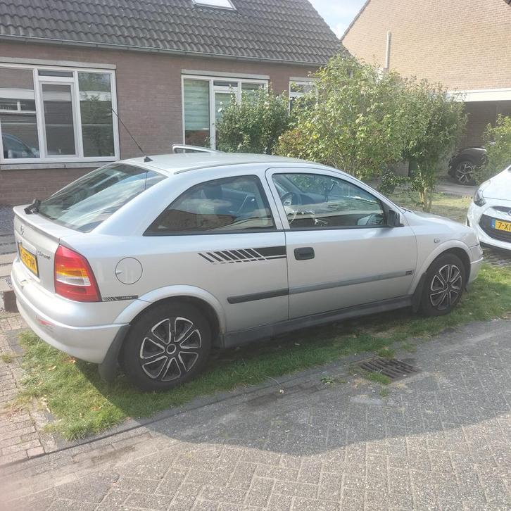 Opel Astra 1.6 8V 3D AUT 2001 Grijs, Auto's, Opel, Particulier, Astra, Airbags, Centrale vergrendeling, Cruise Control, Benzine