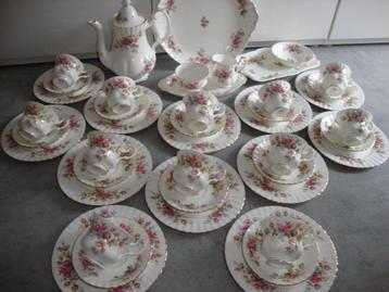 Royal Albert Moss Rose compleet servies voor 12 personen beschikbaar voor biedingen