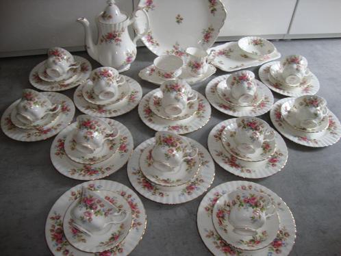 Royal Albert Moss Rose compleet servies voor 12 personen, Antiek en Kunst, Antiek | Servies compleet, Ophalen