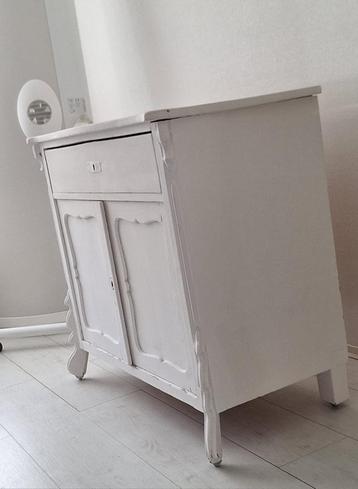 Brocante kast/comode beschikbaar voor biedingen