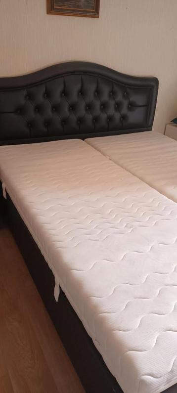 Bedframe met opbergruimte  beschikbaar voor biedingen