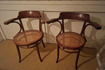 2 leuke stoeltjes beschikbaar voor biedingen