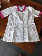 Witte uniform jasjes met rose kraag en 4  broeken., Ophalen, Gedragen, Maat 36 (S), Carnaval