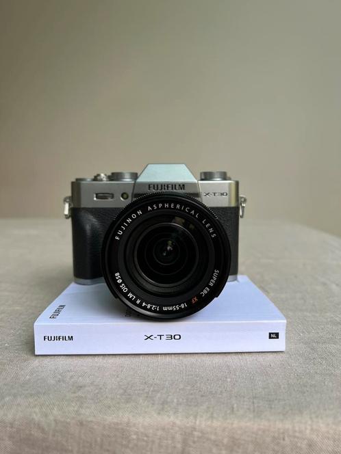 Fujifilm X-T30 • XF18-55mm • Extra batterij & accessoires, Audio, Tv en Foto, Fotocamera's Digitaal, Zo goed als nieuw, Compact