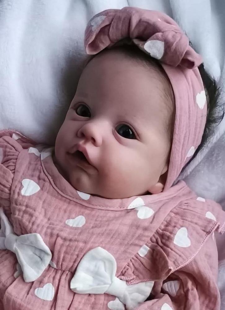 Reborn baby girl Primrose awake, artiest Kelly Dudley, Verzamelen, Poppen, Nieuw, Babypop, Levensecht of Reborn, Ophalen of Verzenden