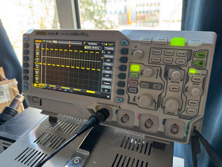 Rigol DS1054Z Digitale Oscilloscoop, Doe-het-zelf en Verbouw, Meetapparatuur, Zo goed als nieuw, Elektriciteit, Ophalen of Verzenden