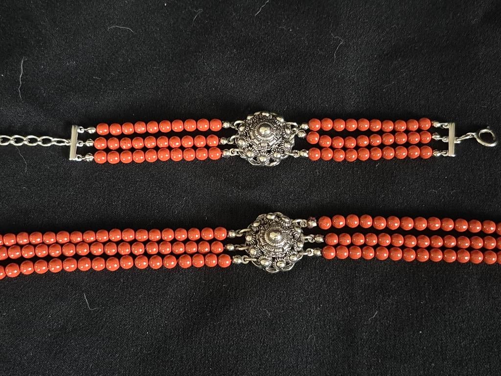 Ketting in rood oranje en zilverkleurig. Zeeuwse knop, Ophalen of Verzenden, Zo goed als nieuw, Rood, Overige materialen