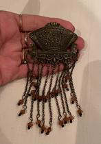 Brons kleur metalen broche met losse kettinkjes 6 cm breed, Ophalen of Verzenden, Zo goed als nieuw, Zilver, Overige materialen