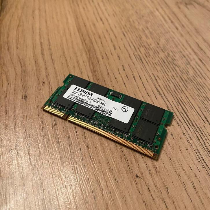 Elpida 1GB 2Rx8 PC2-4200S ( 533MHz ), Computers en Software, RAM geheugen, Gebruikt, Laptop, 1 GB of minder, DDR2, Ophalen of Verzenden